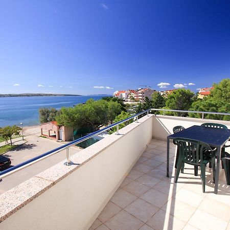 Apartments Franko Povljana Luaran gambar