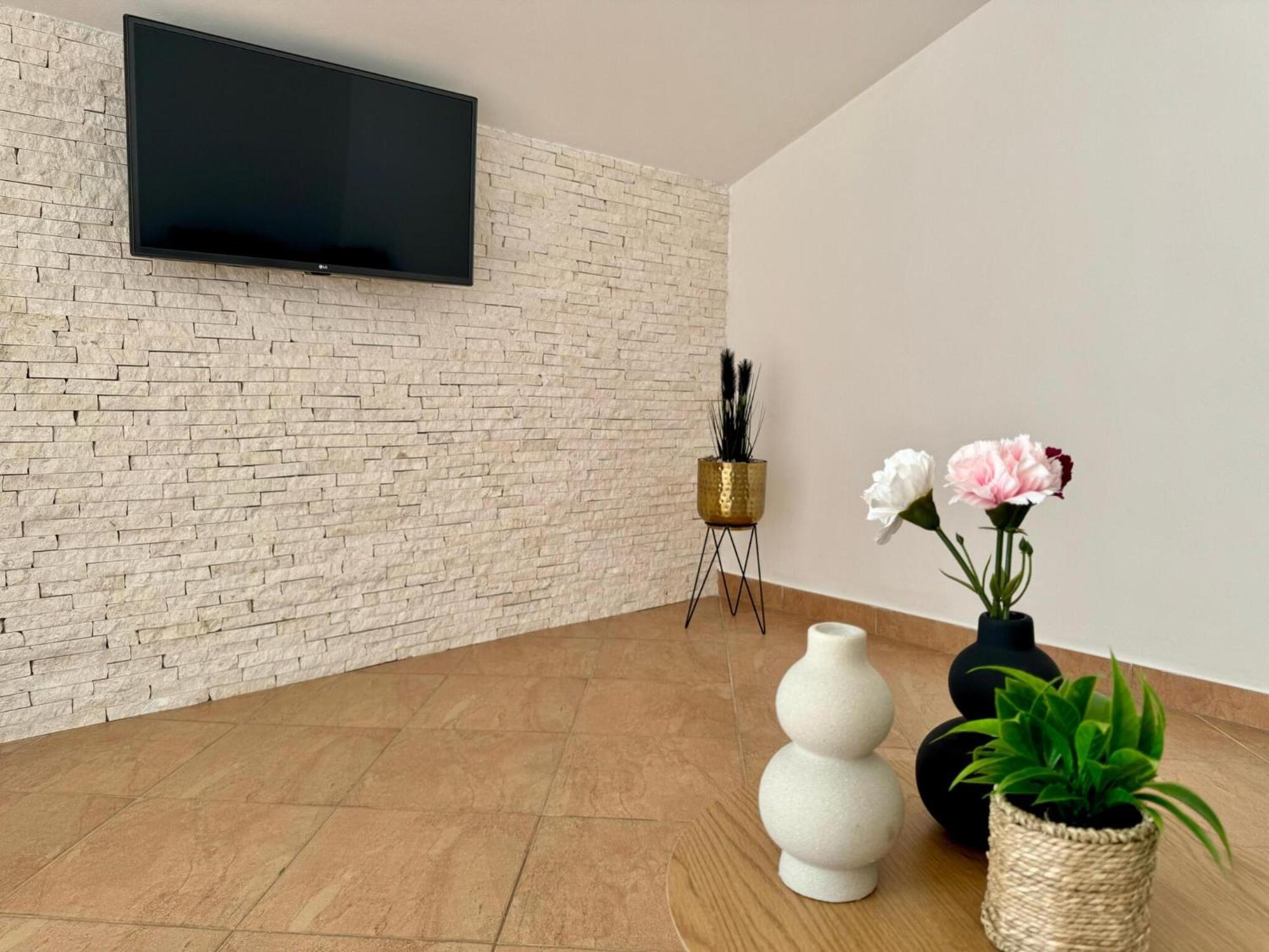 Apartments Franko Povljana Bilik gambar