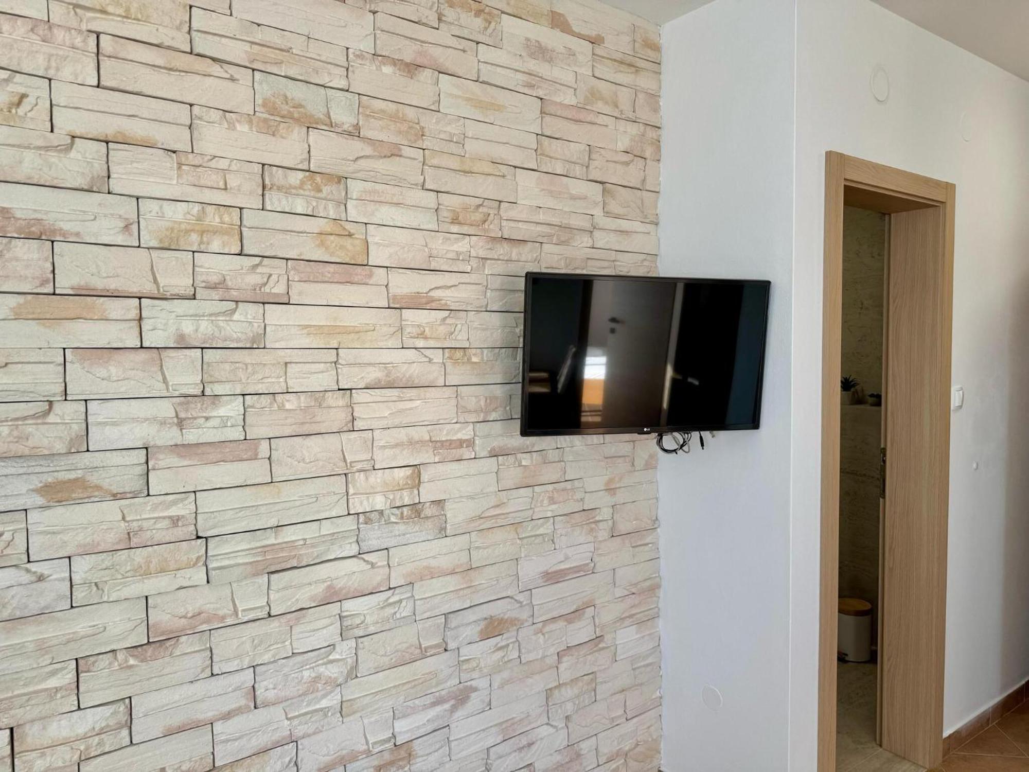 Apartments Franko Povljana Bilik gambar