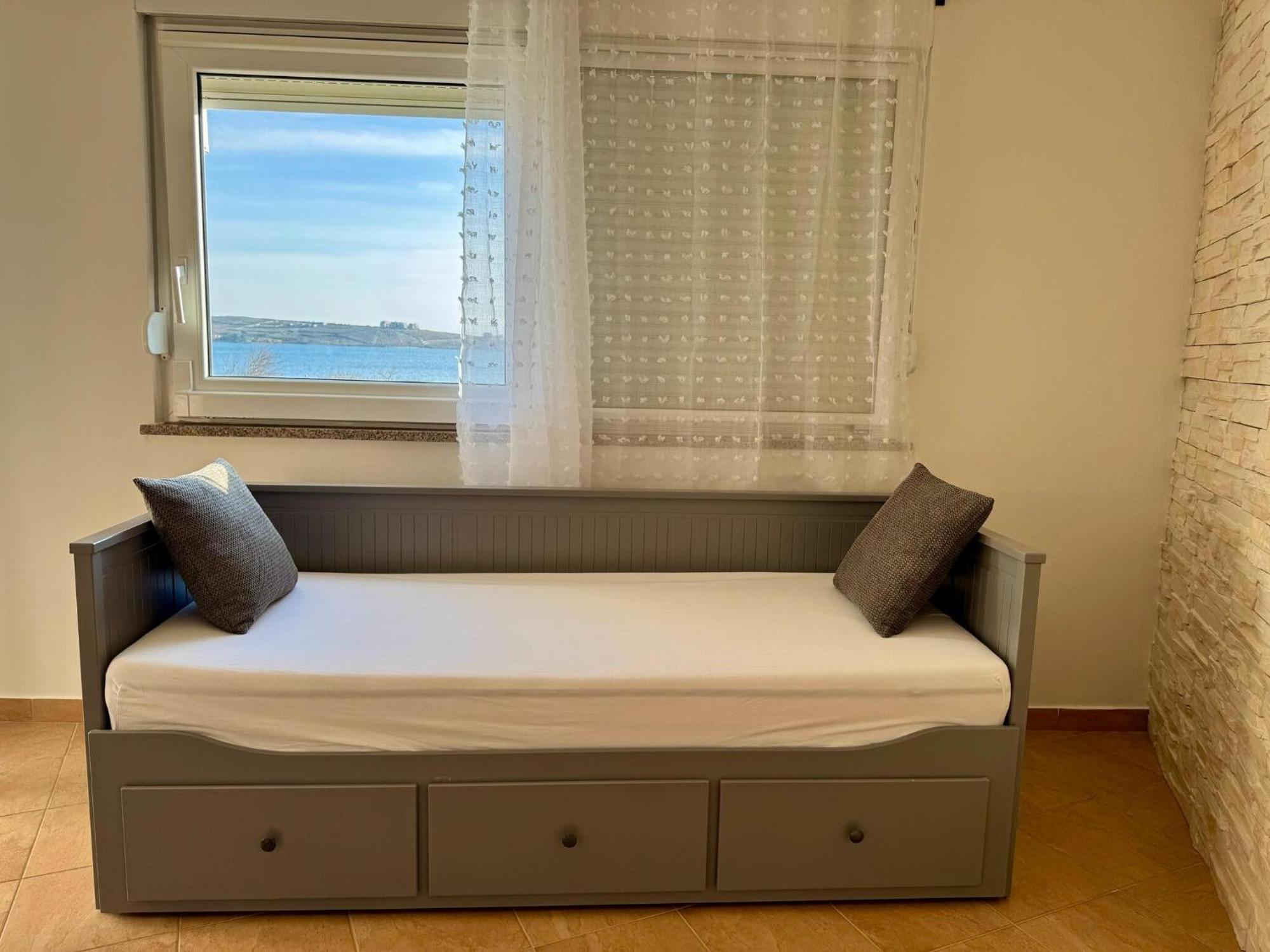 Apartments Franko Povljana Bilik gambar