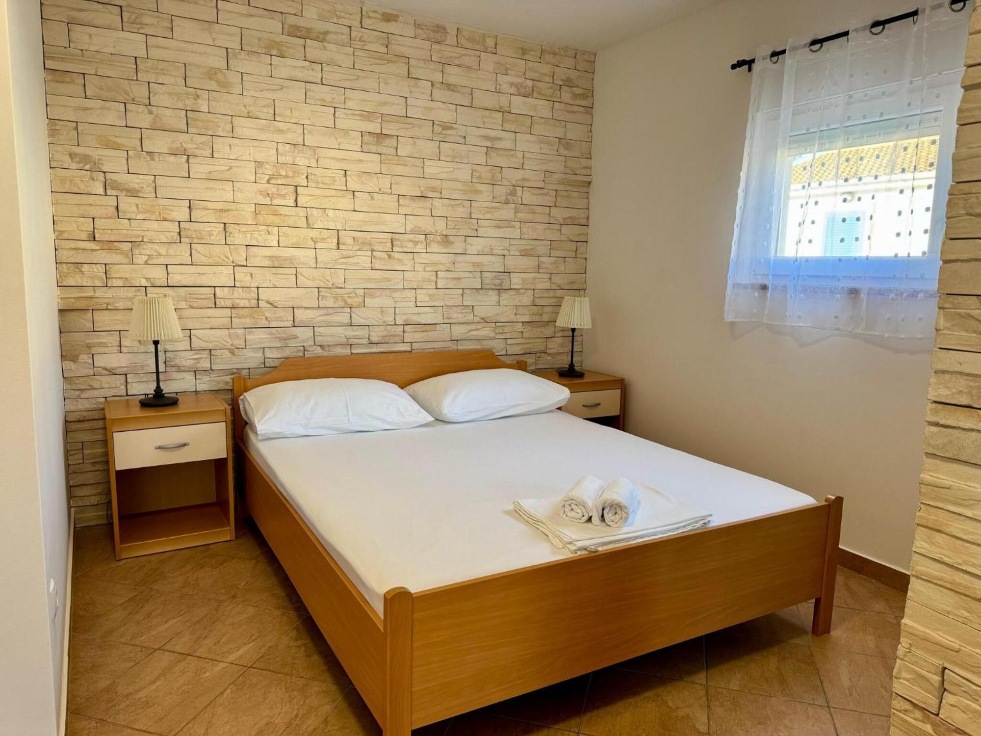 Apartments Franko Povljana Luaran gambar