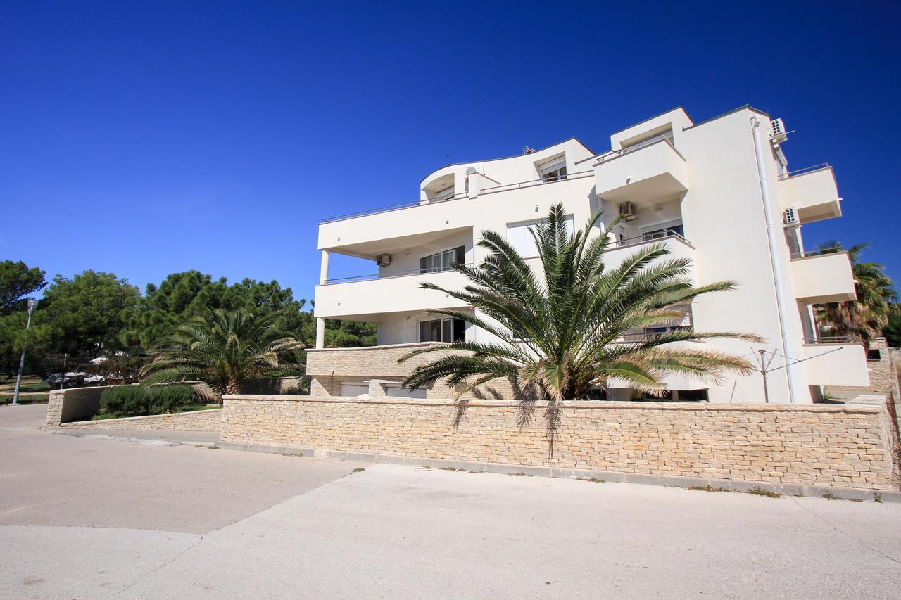 Apartments Franko Povljana Luaran gambar